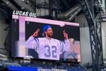 印城主人翁！哈利现身同城NFL球队小马队主场观看揭幕战