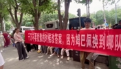 高考考场外球迷拉横幅：犹豫时别改答案，姆巴佩到哪，哪队没欧冠